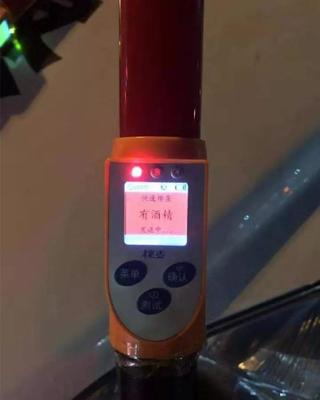 外賣小哥醉駕電動車不聽勸，竟揮拳相向阻礙執法？后果很嚴重！酒精檢測儀揭真相